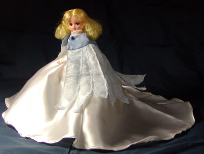 風のマント　王女　横から