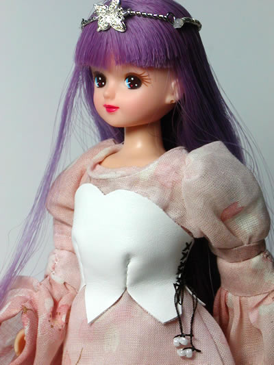 剣神ローラ、胴着