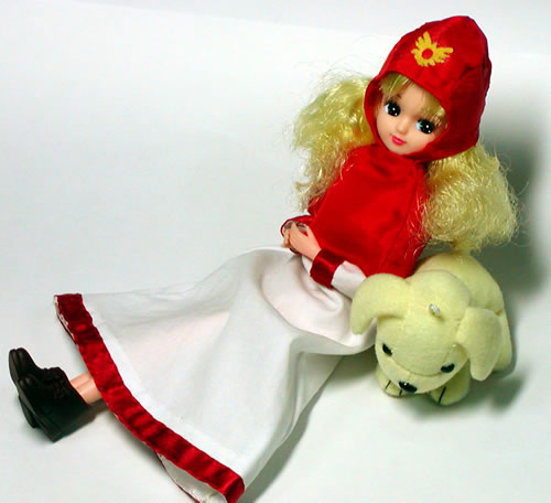 ムーン姫　金髪　座って子犬と