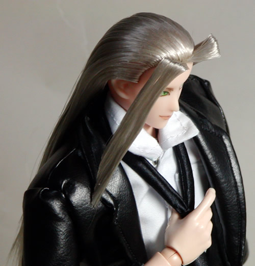 セフィロス　スーツ　ネクタイをほどく　２