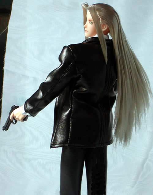 セフィロス　スーツ　愛銃、Ｍ９