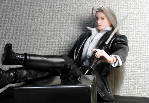 セフィロス　スーツ　ネクタイなし　日本刀２