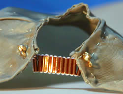 ビーズのベルトを着けたところ（ピサロのマント）